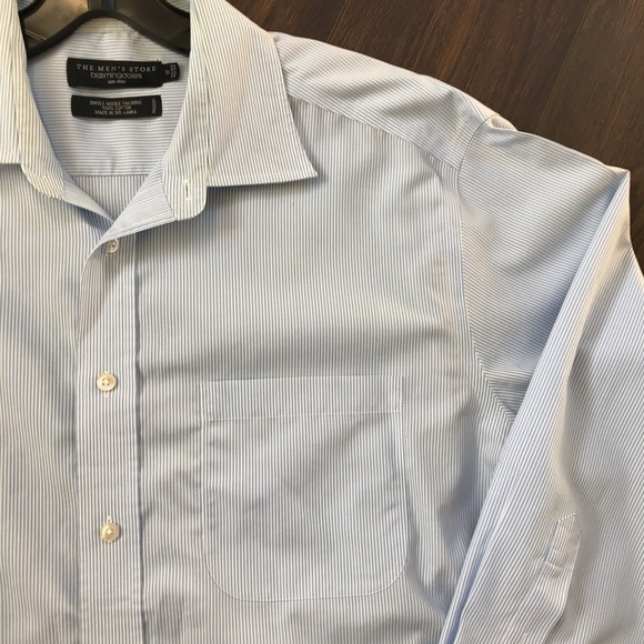 Bloomingdales white/blue striped men’s dress shirt - Picture 3 of 5